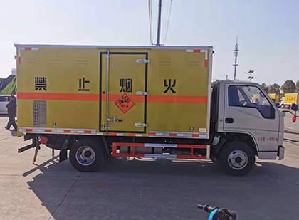 西沙爆破器材运输车技术升级与安全合规新趋势